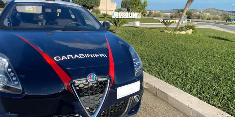 Rosolini. Esplodono colpi di fucile contro un uomo ferendolo gravemente: due arresti