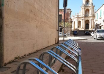 Stalli per bike e street art a Palazzolo Acreide