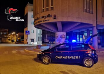 Priolo Gargallo. I Carabinieri conducono in carcere un truffatore dello specchietto