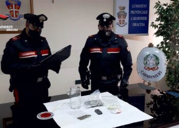 Siracusa. Giovane si fa consegnare la droga a mezzo corriere, scoperto e denunciato