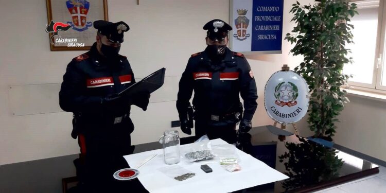 Siracusa. Giovane si fa consegnare la droga a mezzo corriere, scoperto e denunciato