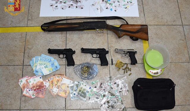 Siracusa. Cancelli abusivi rimossi e droga sequestrata in un supermarket dello spaccio