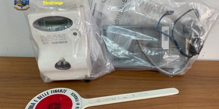 Rosolini. Allaccio elettrico abusivo e contatore manomesso: due denunciati