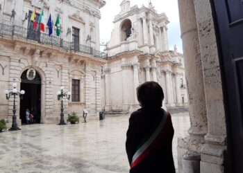 Siracusa. Le vittime del Covid ricordate con un minuto di silenzio in piazza Duomo