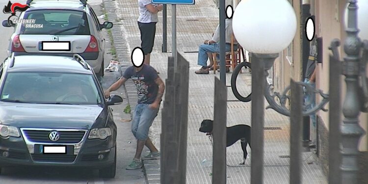 Villasmundo. Operazione “Three colors”, dieci indagati per spaccio di stupefacenti