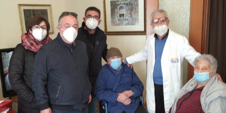 Cirino La Ferla, vaccinato contro il Covid a 101 anni a Carlentini
