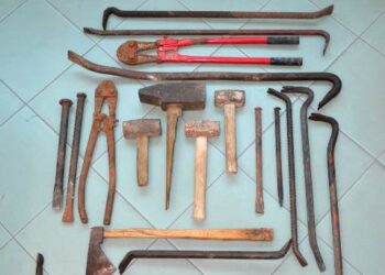 Noto. Eseguito un ordine per la carcerazione e denunciati due uomini per furto e porto di oggetti atti ad offendere