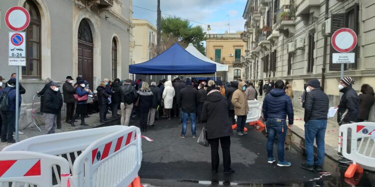 Siracusa protagonista: “il centro vaccinale venga realizzato presso l’Aeronautica Militare”