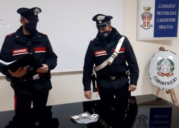 Floridia. Si fa spedire hashish per posta: arrestato