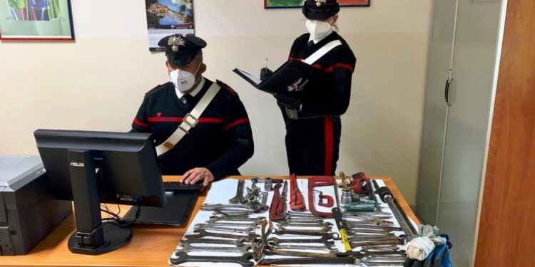Carlentini. Furto di materiale ferroso, arrestati 4 catanesi