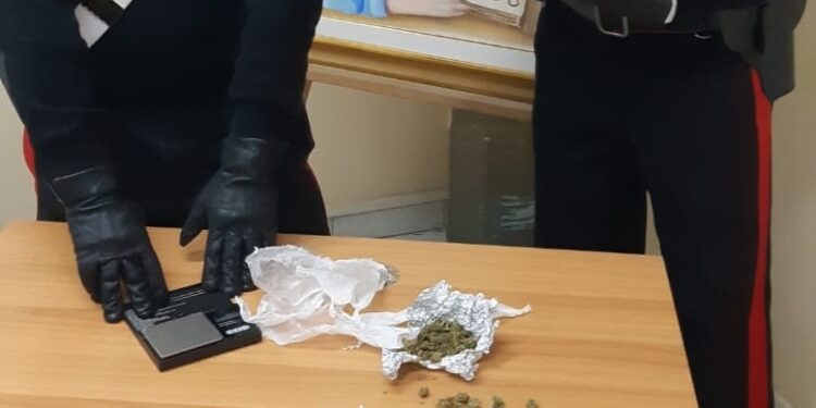 Priolo Gargallo. Trovato in possesso di sostanza stupefacente, arrestato
