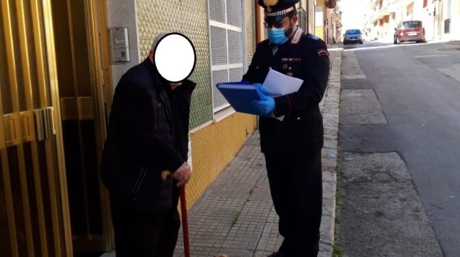 I Carabinieri in aiuto degli anziani per prenotare il vaccino anticovid