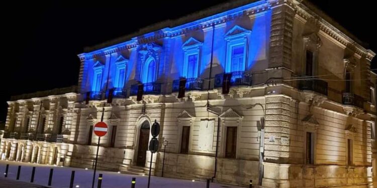 Illuminato di blu ieri il Palazzo Municipale di Canicattini per la Giornata mondiale della consapevolezza dell’Autismo