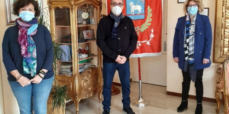 Canicattini Bagni. “Una parrucca in Comune”, firmato il protocollo d’intesa tra il Comune e Mondial Parrucche