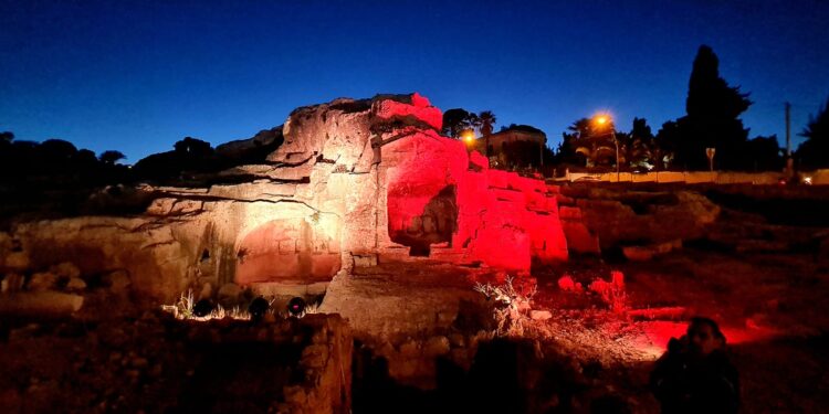 Siracusa. Festa della Regione, la “Tomba di Archimede” si colora di giallo e rosso