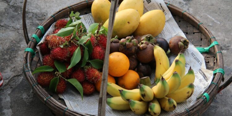 Alimentazione: i benefici della frutta di stagione e di quella tropicale
