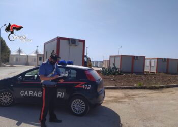 Cassibile, si sostituisce ad un ospite del villaggio migranti per occuparne il posto letto: denunciato