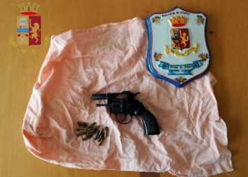 Siracusa. Revolver e cartucce nascoste in un ripostiglio, arrestato 24enne