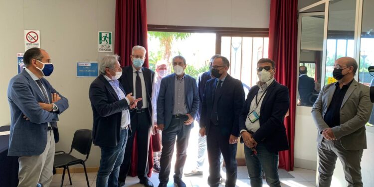 Sopralluogo del sindaco Carta all’Hub vaccinale del polo industriale