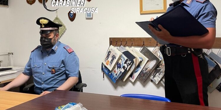 Lentini. I carabinieri arrestano un pregiudicato per detenzione di marijuana