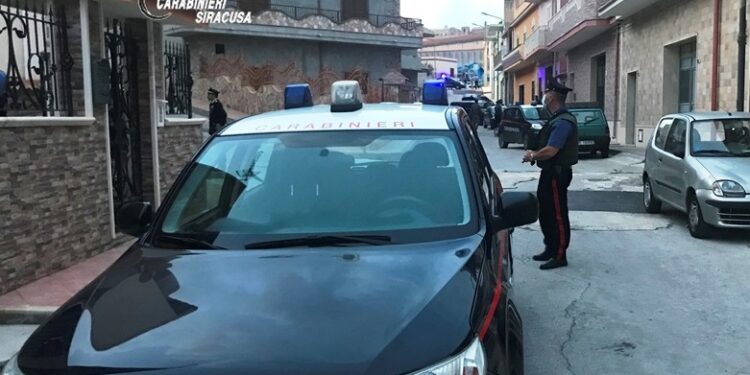 Noto. Ricercato da due anni fugge tra i tetti, “caminante” arrestato dai Carabinieri
