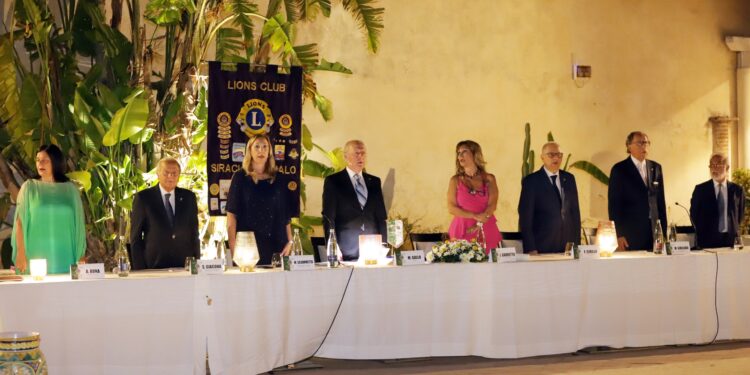 Trentennale e Passaggio della Campana per il Lions Club Siracusa Eurialo, Gallo lascia il campo a Garretto