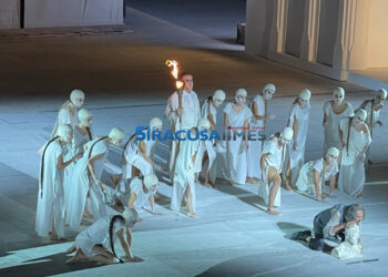 Teatro Greco di Siracusa. Applausi per il debutto della commedia Nuvole di Aristofane