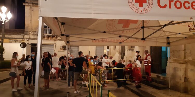 Solarino. Una serata di vaccinazione anti covid straordinaria in piazza Plebiscito sabato 21 agosto