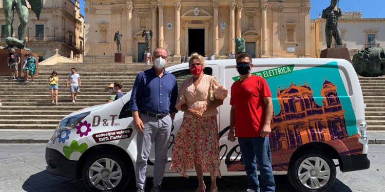 Noto, nuovo mezzo elettrico Sibeg tra le vie del centro storico