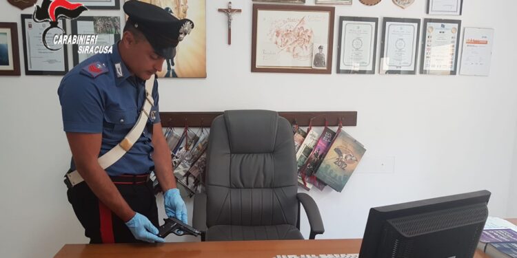 Pachino, i Carabinieri arrestano un 36enne armato di pistola