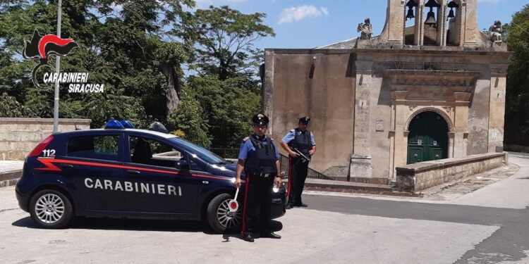 Cassaro. Perseguita l’ex convivente nonostante il divieto di avvicinamento