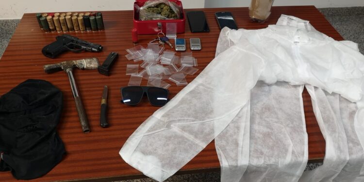 Floridia. Due giovani arrestati, in possesso di armi e stupefacenti si danno alla fuga