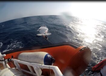 Siracusa. Surfista in difficoltà nello specchio d’acqua di Capo Murro di Porco, salvato dalla Guardia Costiera