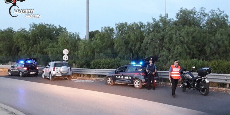 Canicattini Bagni. Non si ferma all’alt dei Carabinieri, arrestato per resistenza e detenzione di stupefacenti