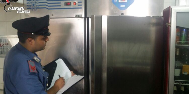 Siracusa. Nota attivita’ di ristorazione in Ortigia sanzionata dai Carabinieri per occupazione abusiva di suolo pubblico e carenze igienico sanitarie
