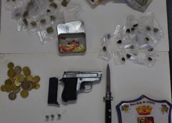Contrasto alla criminalità, la Squadra Mobile sequestra pistola, droga  e denaro