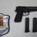 Siracusa. Nascondevano nell’armadio di casa una pistola d’ordinanza della Polizia, arrestati
