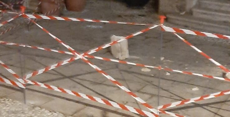 Siracusa. Cede un masso di grandi dimensioni dalla facciata della Chiesa dell’Immacolata