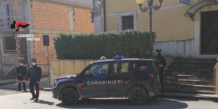 Augusta. Controllo del territorio, controllati vari esercizi commerciali, 453 persone e 226 veicoli