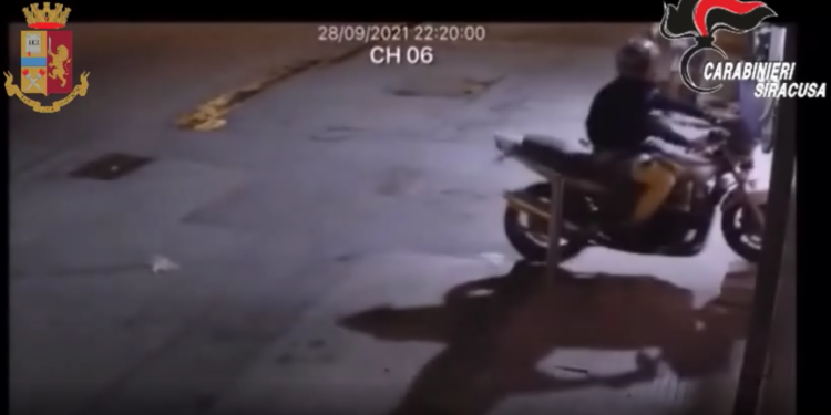 Siracusa. Arrestati i due giovani che terrorizzavano i commercianti siracusani, il video