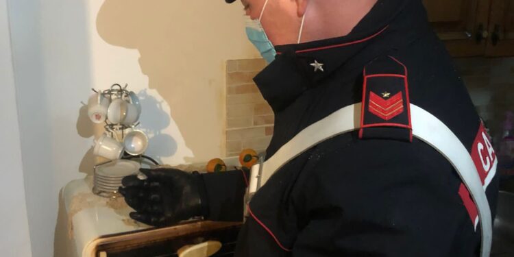 Canicattini Bagni. Coppia spacciava a pochi passi dalla caserma, arrestati dai carabinieri