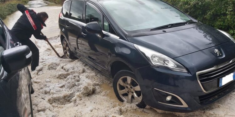 Palazzolo Acreide. Automobilisti in difficoltà aiutati dai carabinieri