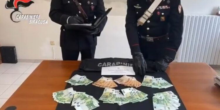 Palazzolo. Vittima di estorsione consegna 5 mila euro ai suoi aguzzini: tre arresti