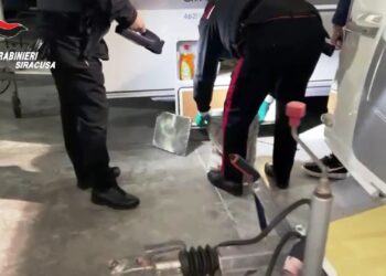Noto. Controllo del territorio, i Carabinieri perquisiscono camper e roulotte e sequestrano un autolavaggio
