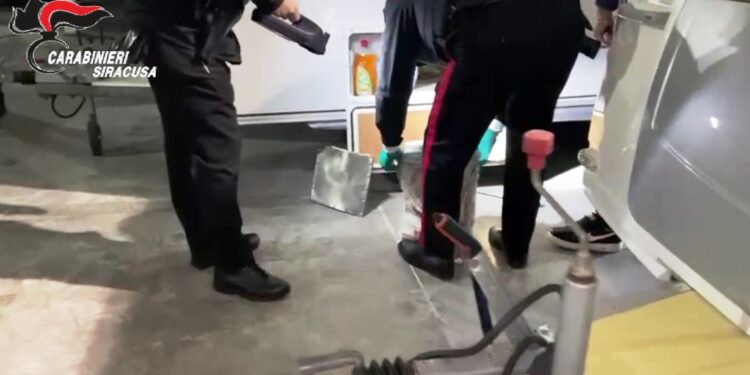 Noto. Controllo del territorio, i Carabinieri perquisiscono camper e roulotte e sequestrano un autolavaggio