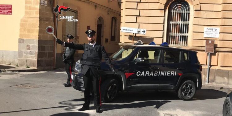 Francofonte. Trovato in possesso di marijuana pronta per lo spaccio, arrestato un giovane