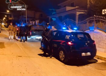 Noto. In atto numerose perquisizioni. Sequestro di armi munizioni e denaro