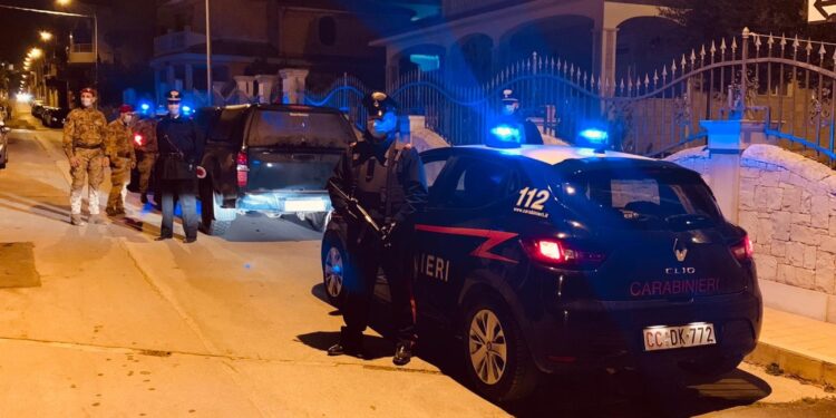 Noto. In atto numerose perquisizioni. Sequestro di armi munizioni e denaro