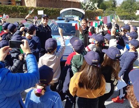 Siracusa. Riprendono gli incontri di legalità nelle scuole, oggi la Polizia con i bambini dell’istituto Archimede