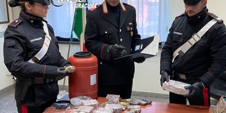 Controllo straordinario dei Carabinieri tra Siracusa e Floridia: cinque arresti e diverse denunce